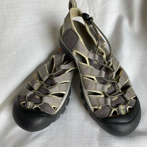Women’s Keens size 8